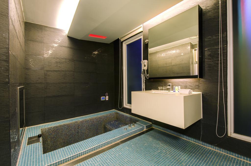 Ya Nold Fashion House Hotel Jiaoxi Exterior photo